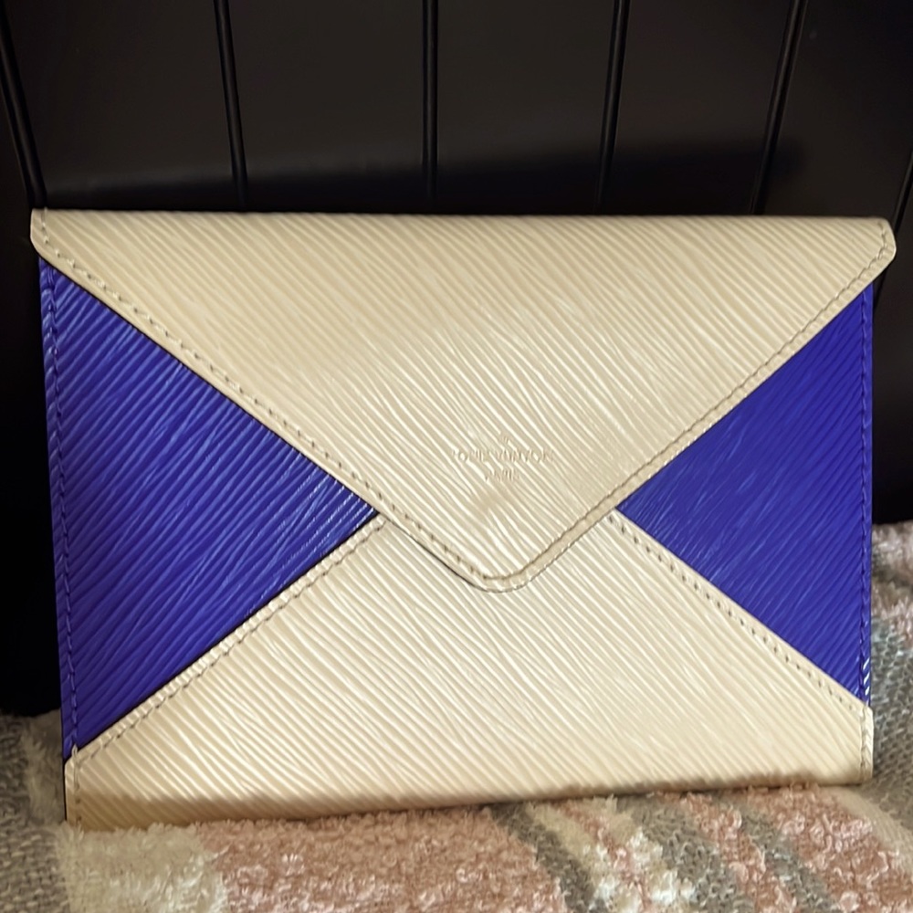 Rare Authentic Louis Vuitton Epi Envelope Clutch